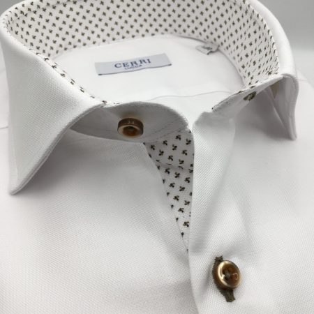 camicia in puro cotone oxford bianco con contrasto e bottoni color cammello